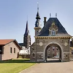 Poortgebouw Kasteel Borgharen ZONDER ONTBIJT !! U HUURT ALLEEN HET POORTGEBOUW !!
