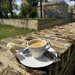 Poortgebouw Kasteel Borgharen ZONDER ONTBIJT !! U HUURT ALLEEN HET POORTGEBOUW !!